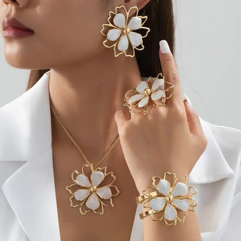 NEW - Elegant Gold and White Floral Jewelry‎ Set
